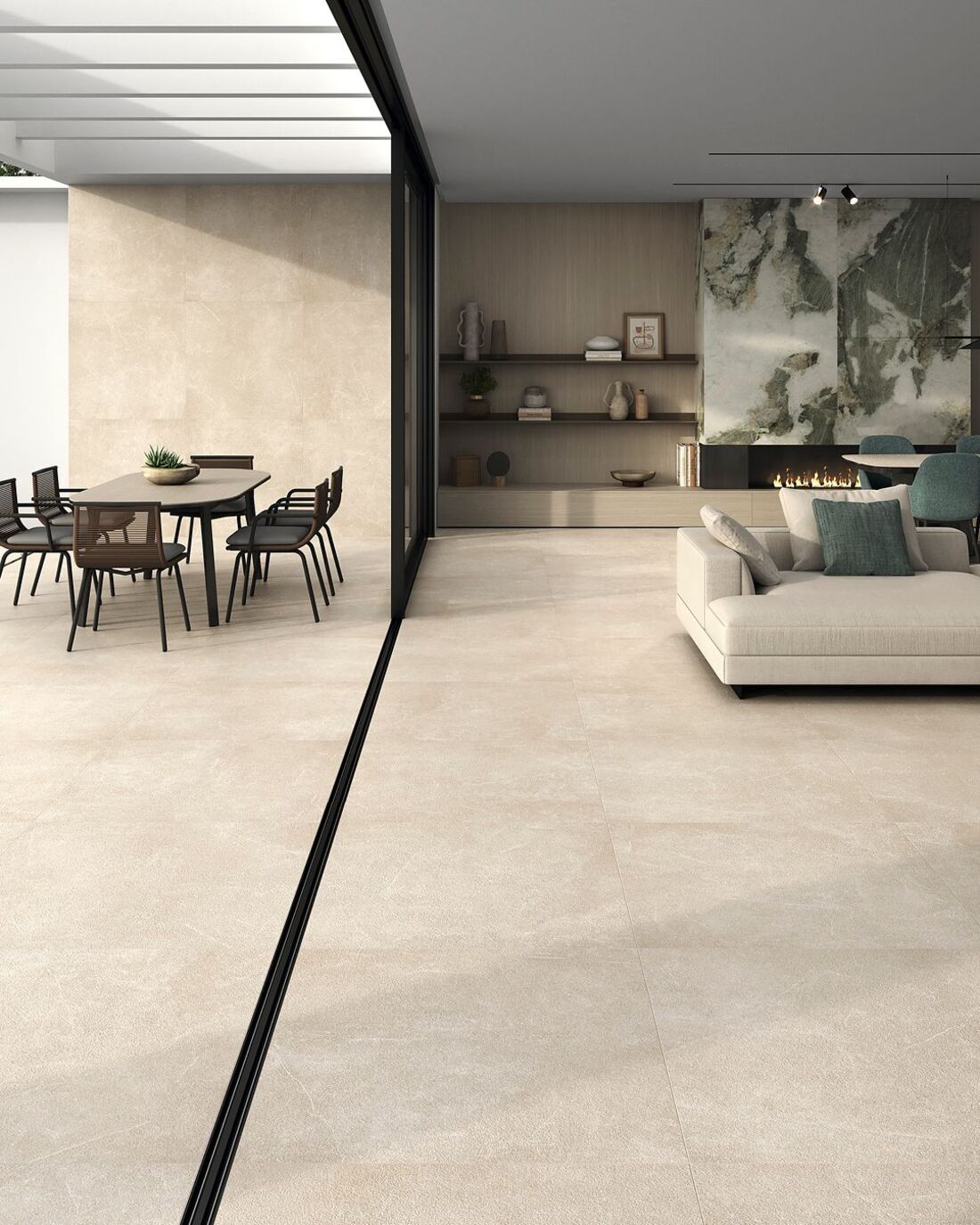 Salon met natuurstenen en marmeren afwerking